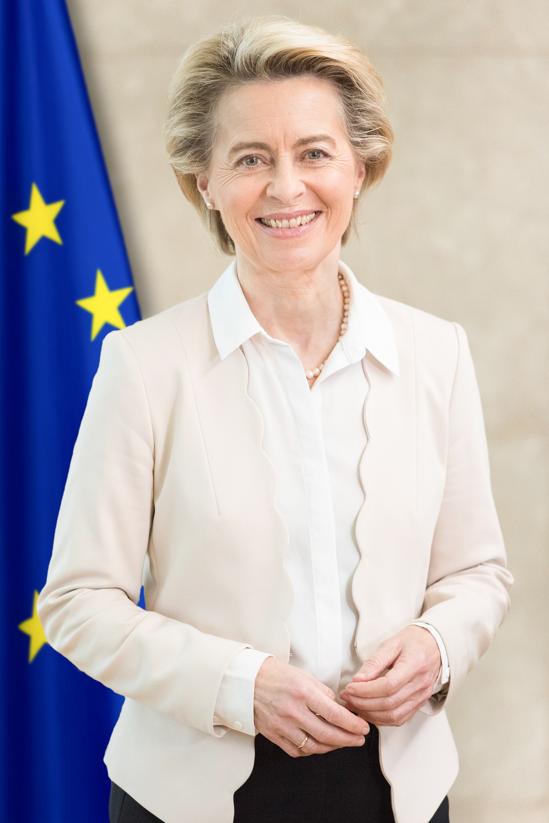 Official portrait of European Commission President Ursula von der Leyen