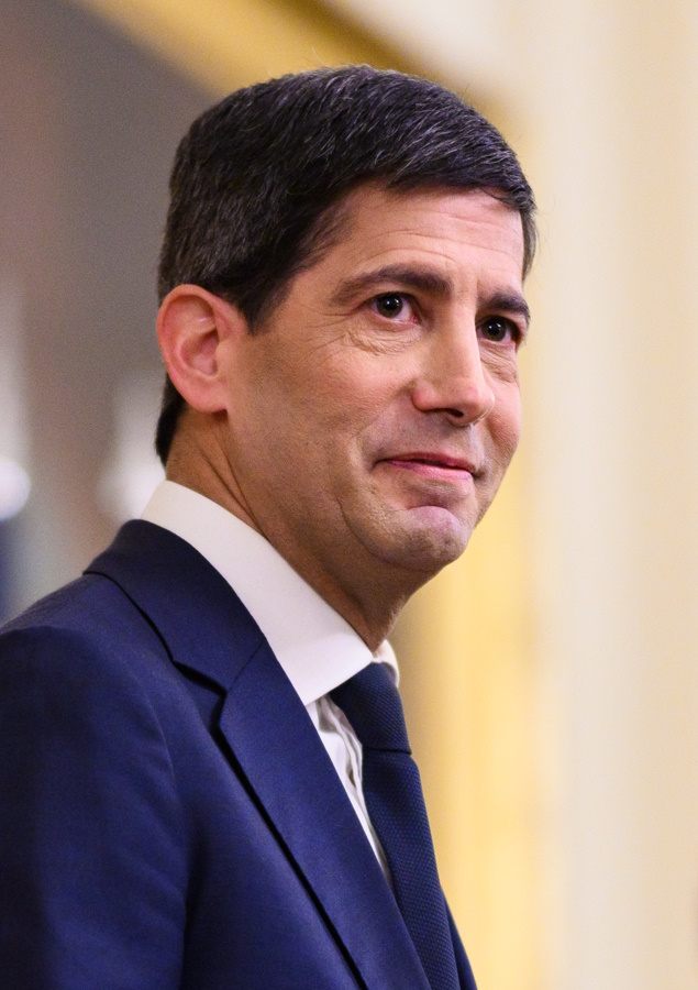 Federal Reserve Chair Kevin Warsh delivering remarks at his swearing-in ceremony in the East Room of the White House
